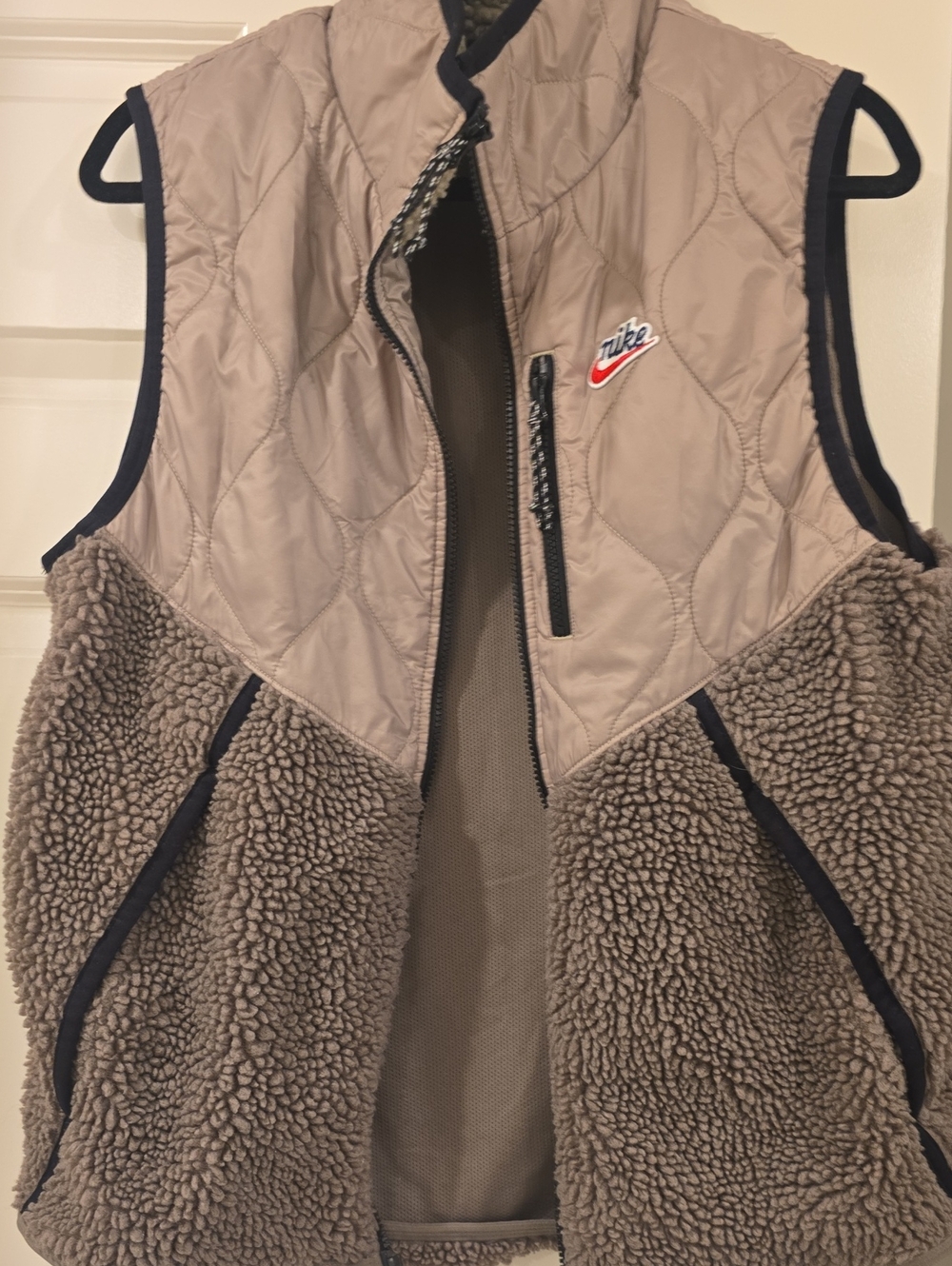 Nike Men’s Tan Taupe Quilted & Sherpa Contrast-Trim Vest